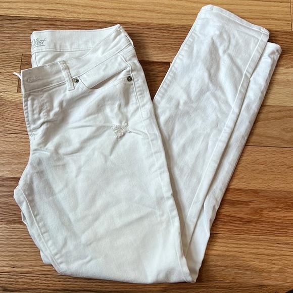Old Navy Denim - Old Navy | size 6 the flirt white jean
